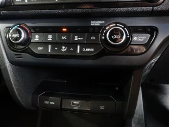 KIA NIRO 64kWh 3 SUV 5dr Electric Auto (201 bhp)