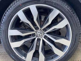 VOLKSWAGEN TIGUAN 2.0 TDI R-Line Tech SUV 5dr Diesel DSG Euro 6 (s/s) (150 ps)