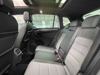 VOLKSWAGEN TIGUAN 2.0 TDI R-Line Tech SUV 5dr Diesel DSG Euro 6 (s/s) (150 ps)