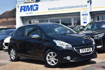 Peugeot 208 1.2 VTi Style Hatchback 3dr Petrol Manual Euro 5 (82 ps) PANORAM