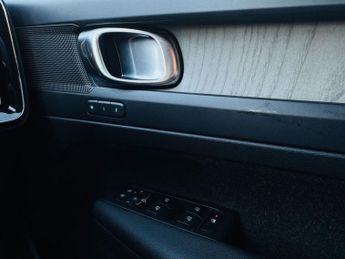 VOLVO XC40 2.0 D3 Inscription SUV 5dr Diesel Auto Euro 6 (s/s) (150 ps)