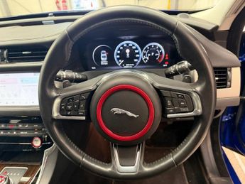 JAGUAR XF 2.0i Portfolio Saloon 4dr Petrol Auto AWD Euro 6 (s/s) (250 ps)