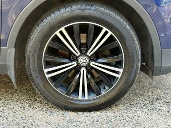 VOLKSWAGEN TIGUAN 2.0 TDI SE Navigation DSG 4Motion Euro 6 (s/s) 5dr