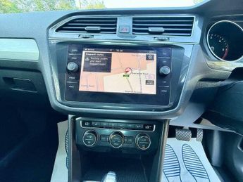 VOLKSWAGEN TIGUAN 2.0 TDI SE Navigation DSG 4Motion Euro 6 (s/s) 5dr