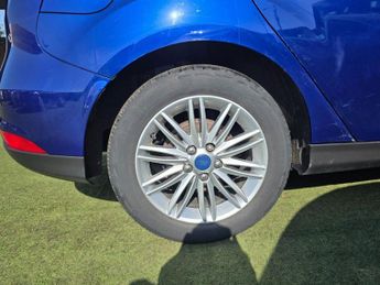 FORD FOCUS 1.0T EcoBoost Zetec Edition Hatchback 5dr Petrol Auto Euro 6 (s/