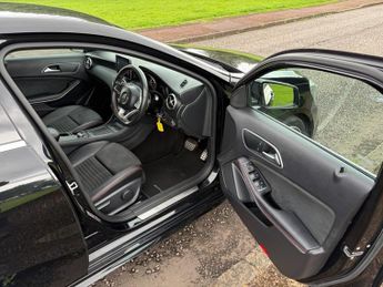 MERCEDES-BENZ A CLASS 2.1 A200d AMG Line Hatchback 5dr Diesel 7G-DCT Euro 6 (s/s) (136