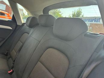 AUDI Q3 2.0 TDI SE SUV 5dr Diesel S Tronic quattro Euro 5 (s/s) (177 ps)