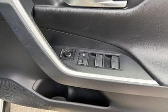 TOYOTA RAV4 2.5 VVT-h Dynamic SUV 5dr Petrol Hybrid CVT Euro 6 (s/s) (218 ps