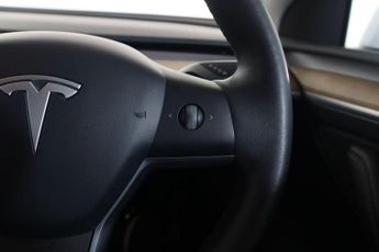 TESLA MODEL Y (Dual Motor) Long Range Auto 4WDE 5dr