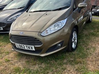 Ford Fiesta 1.6 Zetec Hatchback 5dr Petrol Powershift Euro 5 (105 ps)