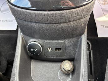 FORD FIESTA 1.6 Zetec Hatchback 5dr Petrol Powershift Euro 5 (105 ps)