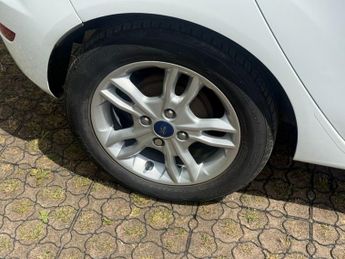 FORD FIESTA 1.0T EcoBoost Zetec Hatchback 5dr Petrol Powershift Euro 6 (100 