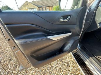NISSAN NAVARA 2.3 dCi Tekna Pickup Double Cab 4dr Diesel Auto 4WD Euro 6 (190 