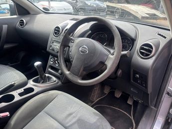 NISSAN QASHQAI 1.6 Visia SUV 5 door Petrol Manual 2WD in Grey