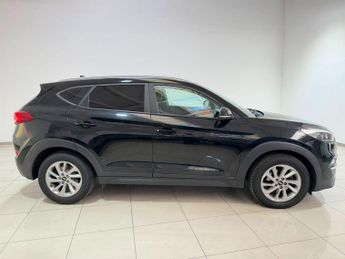 HYUNDAI TUCSON 2.0 CRDi SE Nav SUV 5dr Diesel Auto 4WD Euro 6 (136 ps)
