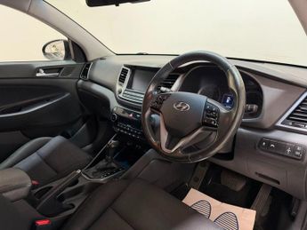 HYUNDAI TUCSON 2.0 CRDi SE Nav SUV 5dr Diesel Auto 4WD Euro 6 (136 ps)
