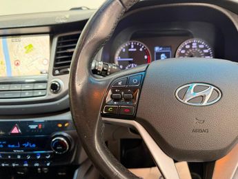 HYUNDAI TUCSON 2.0 CRDi SE Nav SUV 5dr Diesel Auto 4WD Euro 6 (136 ps)