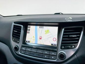 HYUNDAI TUCSON 2.0 CRDi SE Nav SUV 5dr Diesel Auto 4WD Euro 6 (136 ps)