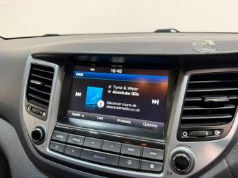 HYUNDAI TUCSON 2.0 CRDi SE Nav SUV 5dr Diesel Auto 4WD Euro 6 (136 ps)