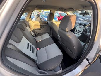 FORD FOCUS 1.6 Zetec Hatchback 5dr Petrol Manual (161 g/km, 99 bhp)