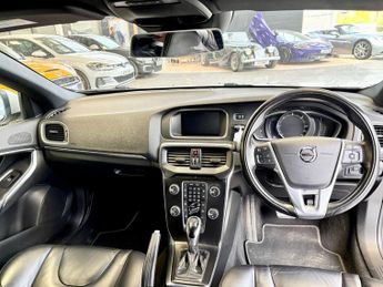 VOLVO V40 2.0 D4 R-Design Pro Hatchback 5dr Diesel Auto Euro 6 (s/s) (190 
