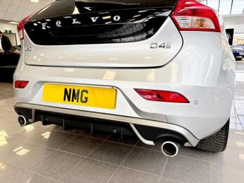VOLVO V40 2.0 D4 R-Design Pro Hatchback 5dr Diesel Auto Euro 6 (s/s) (190 