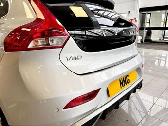 VOLVO V40 2.0 D4 R-Design Pro Hatchback 5dr Diesel Auto Euro 6 (s/s) (190 