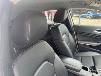 MERCEDES-BENZ A CLASS 1.5 A180d SE Hatchback 5dr Diesel 7G-DCT Euro 6 (s/s) (109 ps)