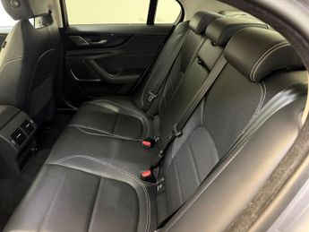 JAGUAR XE 2.0 P250i R-Dynamic HSE Saloon 4dr Petrol Auto Euro 6 (s/s) (250