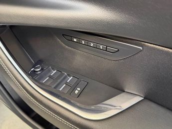 JAGUAR XE 2.0 P250i R-Dynamic HSE Saloon 4dr Petrol Auto Euro 6 (s/s) (250