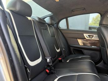 JAGUAR XF 2.2d Portfolio Saloon 4dr Diesel Auto Euro 5 (s/s) (200 ps)