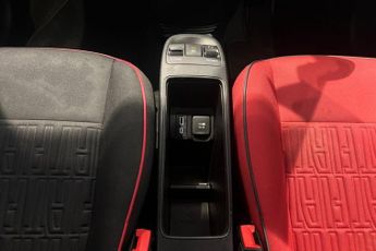 FIAT 500E 42kWh RED Hatchback 3dr Electric Auto (118 ps) Android Auto / Ap