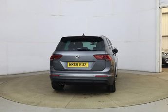 VOLKSWAGEN TIGUAN 1.5 TSI EVO R-Line Tech SUV 5dr Petrol DSG Euro 6 (s/s) (150 ps)