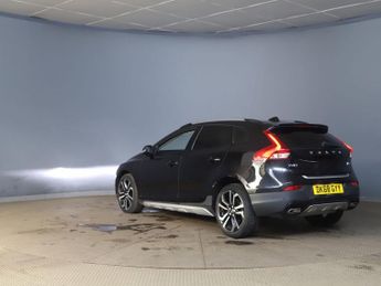 VOLVO V40 CROSS COUNTRY 1.5 T3 GPF Pro Hatchback 5dr Petrol Auto Euro 6 (s/s) (152 ps)