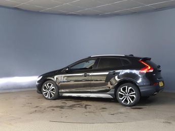 VOLVO V40 CROSS COUNTRY 1.5 T3 GPF Pro Hatchback 5dr Petrol Auto Euro 6 (s/s) (152 ps)