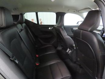 VOLVO XC40 2.0 D3 Inscription SUV 5dr Diesel Auto Euro 6 (s/s) (150 ps)