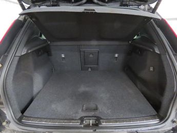 VOLVO XC40 2.0 D3 Inscription SUV 5dr Diesel Auto Euro 6 (s/s) (150 ps)