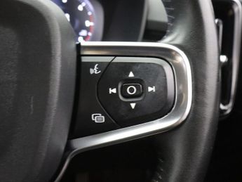 VOLVO XC40 2.0 D3 Inscription SUV 5dr Diesel Auto Euro 6 (s/s) (150 ps)