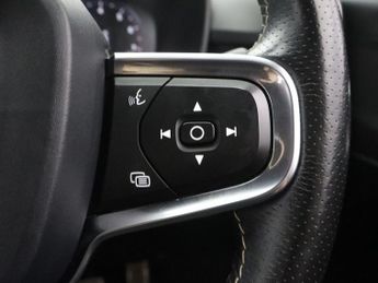 VOLVO XC40 2.0 T4 R-Design SUV 5dr Petrol Auto Euro 6 (s/s) (190 ps)