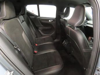 VOLVO XC40 1.5 T3 R-Design SUV 5dr Petrol Manual Euro 6 (s/s) (163 ps)
