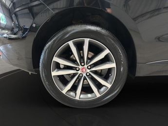JAGUAR F-PACE 2.0 D180 R-Sport SUV 5dr Diesel Auto AWD Euro 6 (s/s) (180 ps)
