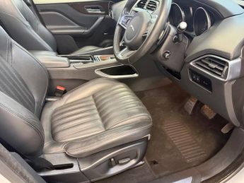JAGUAR F-PACE 2.0 P250i Portfolio SUV 5dr Petrol Auto AWD Euro 6 (s/s) (250 ps