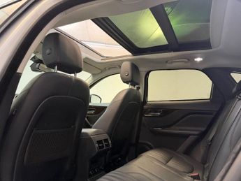 JAGUAR F-PACE 2.0 P250i Portfolio SUV 5dr Petrol Auto AWD Euro 6 (s/s) (250 ps