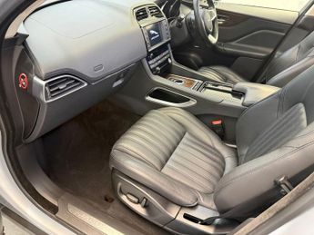 JAGUAR F-PACE 2.0 P250i Portfolio SUV 5dr Petrol Auto AWD Euro 6 (s/s) (250 ps