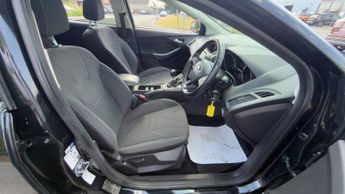 FORD FOCUS 1.6 TDCi Zetec Hatchback 5dr Diesel Manual Euro 5 (s/s) (115 ps)