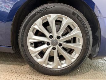 AUDI A4 2.0 TDI 35 Technik Saloon 4dr Diesel S Tronic Euro 6 (s/s) (163 