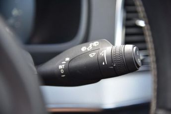 VOLVO XC90 2.0 D5 R-Design SUV 5dr Diesel Geartronic 4WD Euro 6 (s/s) (225 