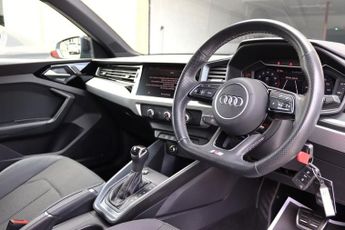 AUDI A1 1.0 TFSI 25 BLACK EDITION