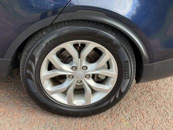 LAND ROVER DISCOVERY 3.0 SD V6 SE SUV 5dr Diesel Auto 4WD Euro 6 (s/s) (306 ps)