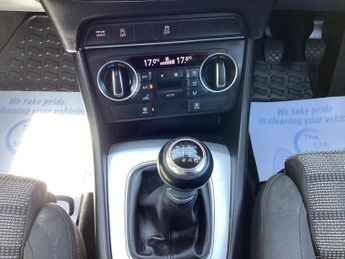 AUDI Q3 2.0 TDI SE SUV 5dr Diesel Manual Euro 6 (s/s) (150 ps)